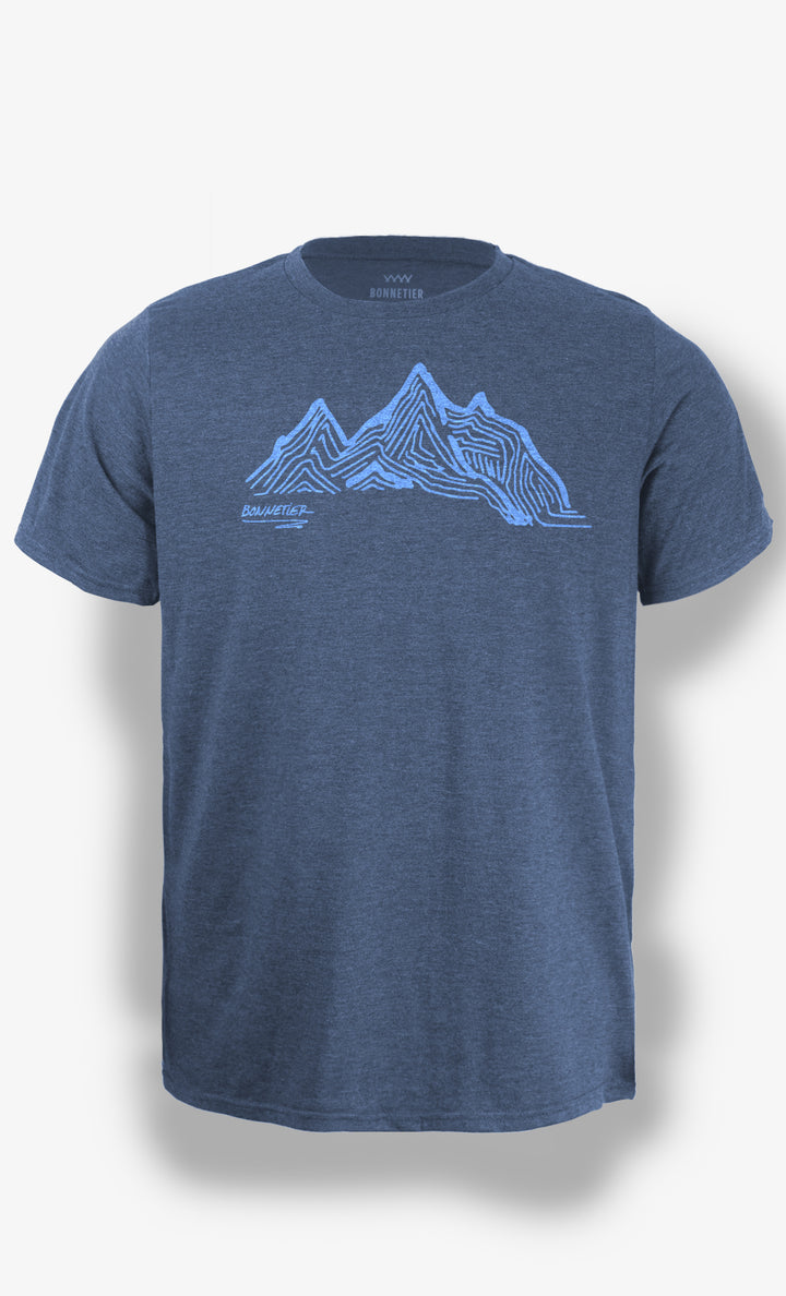 T-shirt homme bleu chiné avec imprimé Climbing Route, en coton bio et polyester recyclé, fabriqué au Québec.